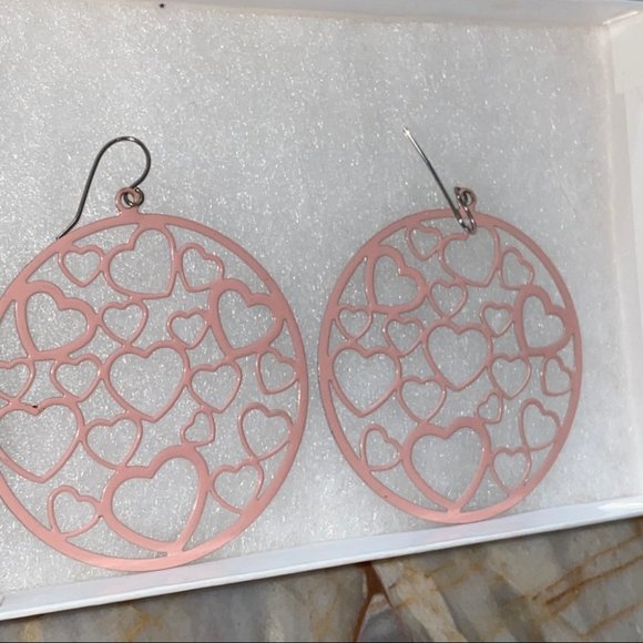 Beautiful Round Hoop Heart Earrings Light Pink - Picture 4 of 4